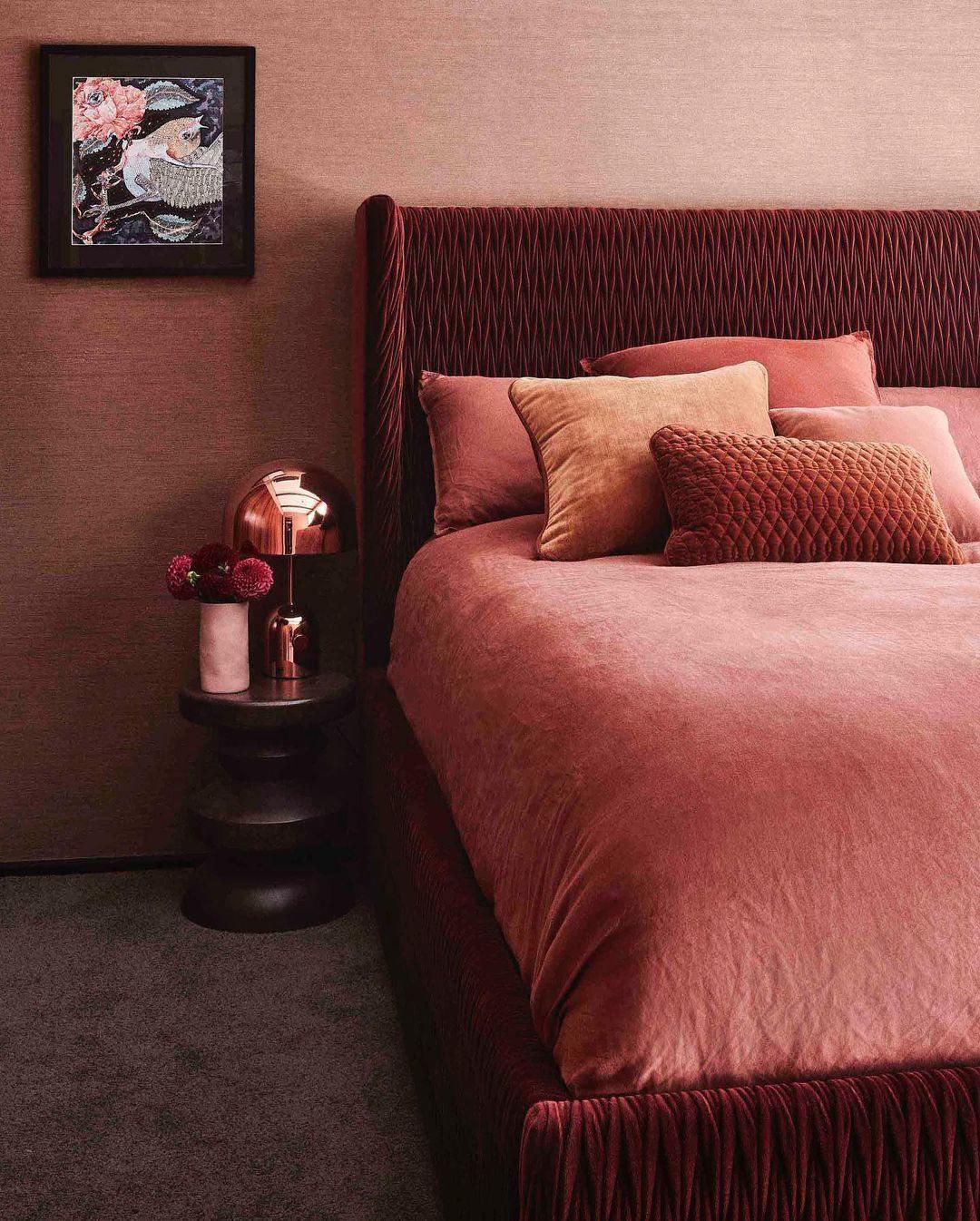 Liora | Bell-Shaped Light Fixture