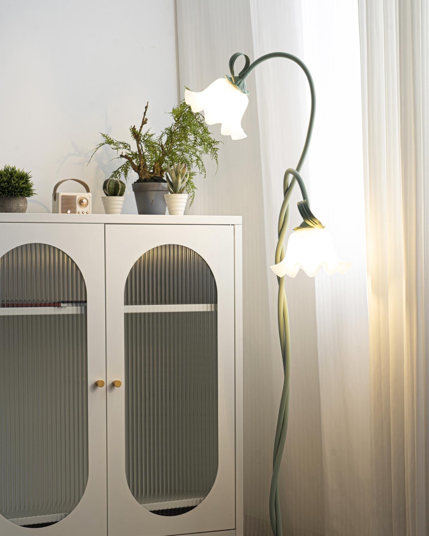 FloraGlow | Luce Floreale Moderna
