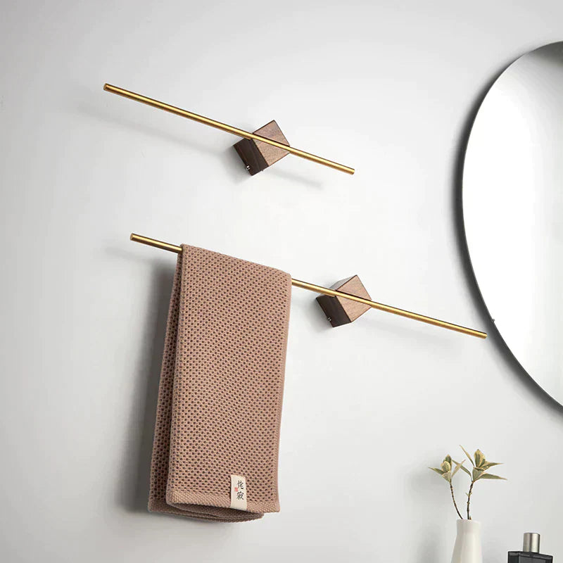 Porta asciugamani AstraWood con finitura naturale effetto venatura del legno