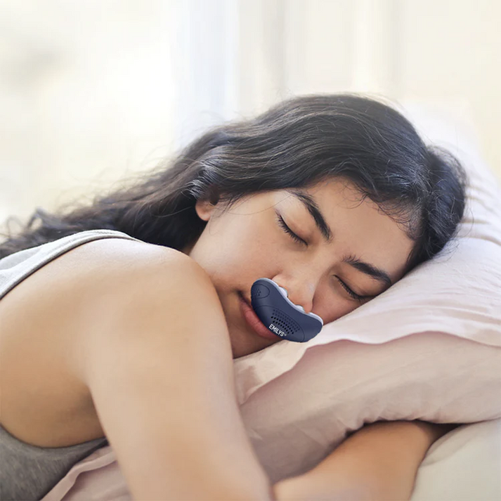 מערכת שינה BreatheEase Micro CPAP עם עיצוב קומפקטי ללא מסכה לנשימה שקטה ונוחה