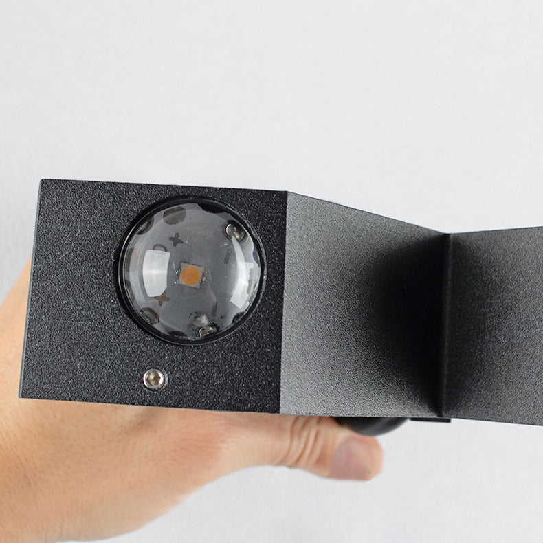 מנורת קיר LED עמידה למים בצורת X מודרנית עם 4 נורות לחוץ