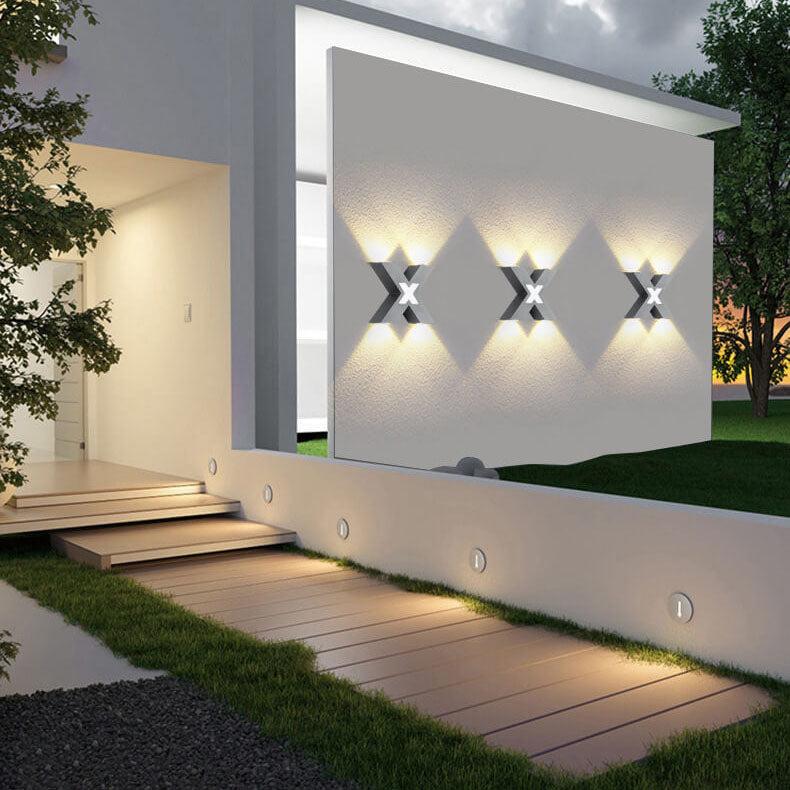Moderna lampada da parete impermeabile a LED a forma di X con 4 luci per esterni