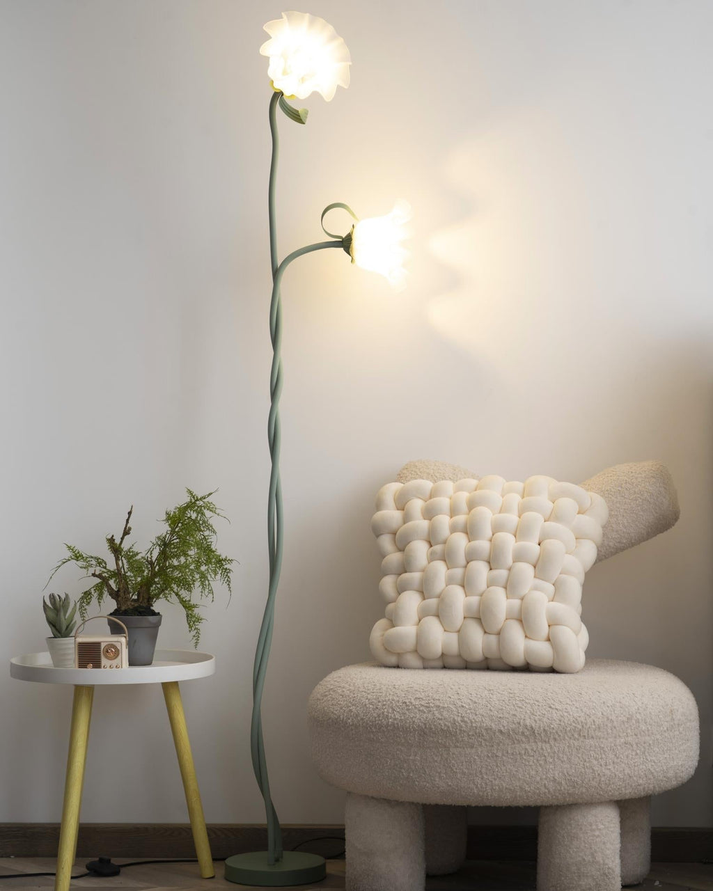 FloraGlow | Luce Floreale Moderna