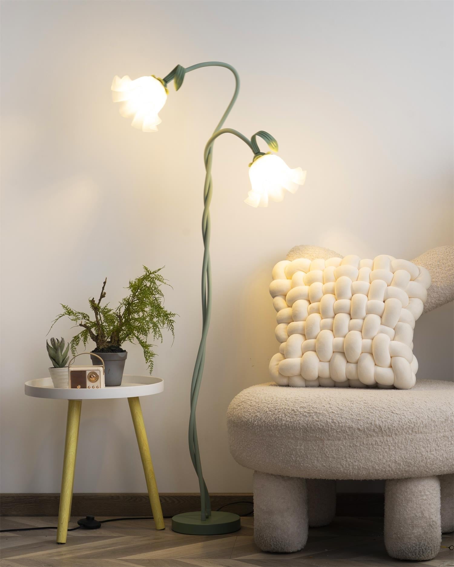 FloraGlow | Luce Floreale Moderna
