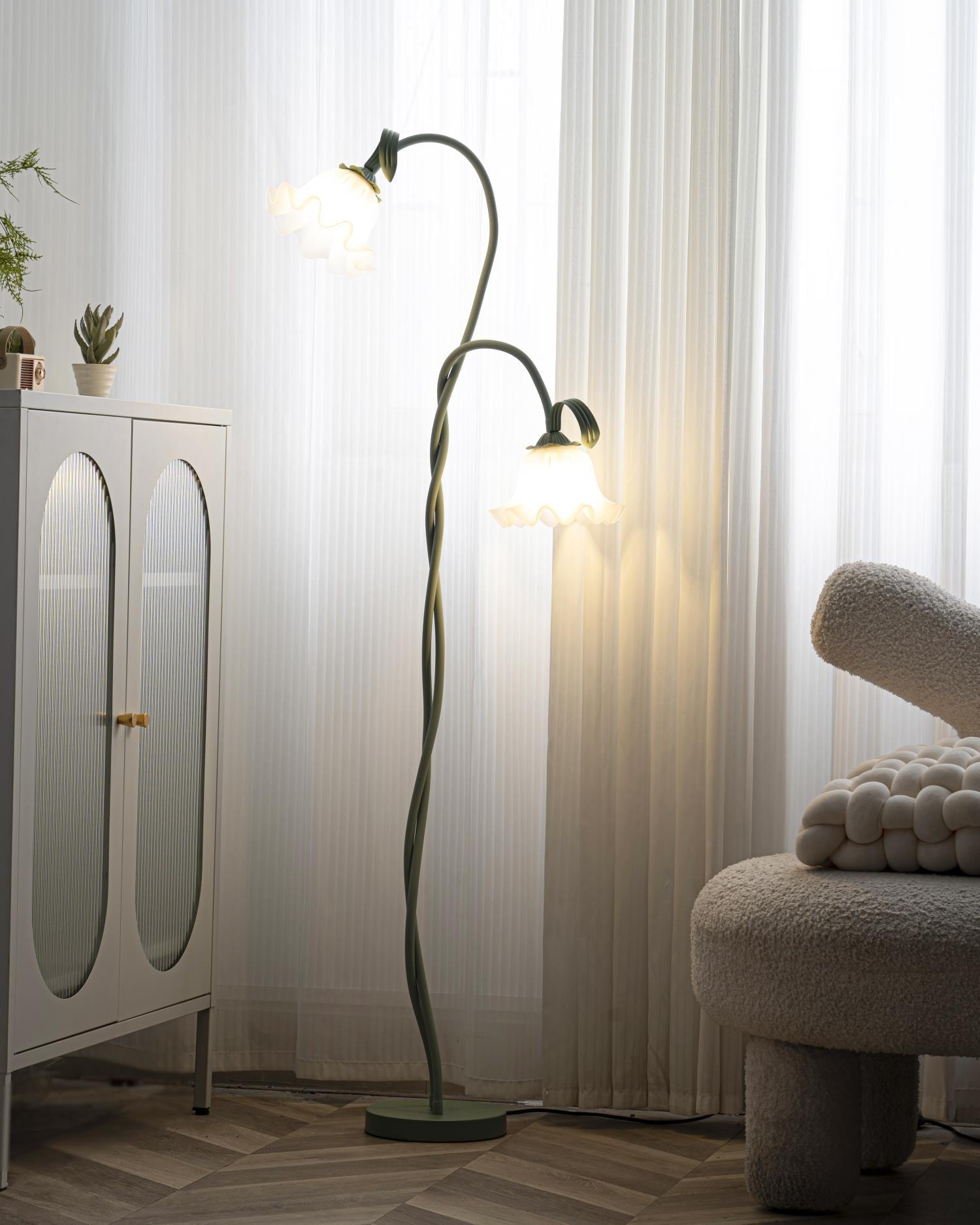 FloraGlow | Luce Floreale Moderna
