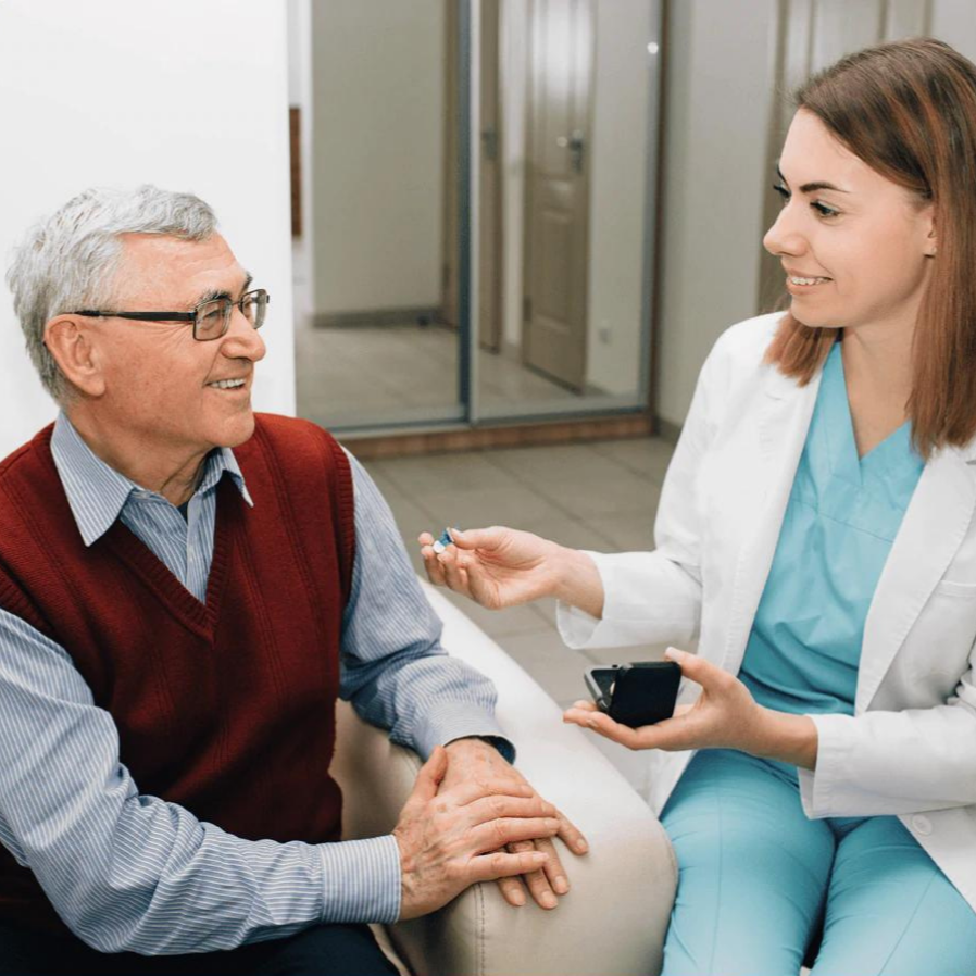 LumoHear apparecchio acustico ricaricabile invisibile e confortevole