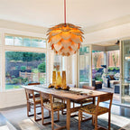 Lampada a sospensione artigianale in legno con pigna