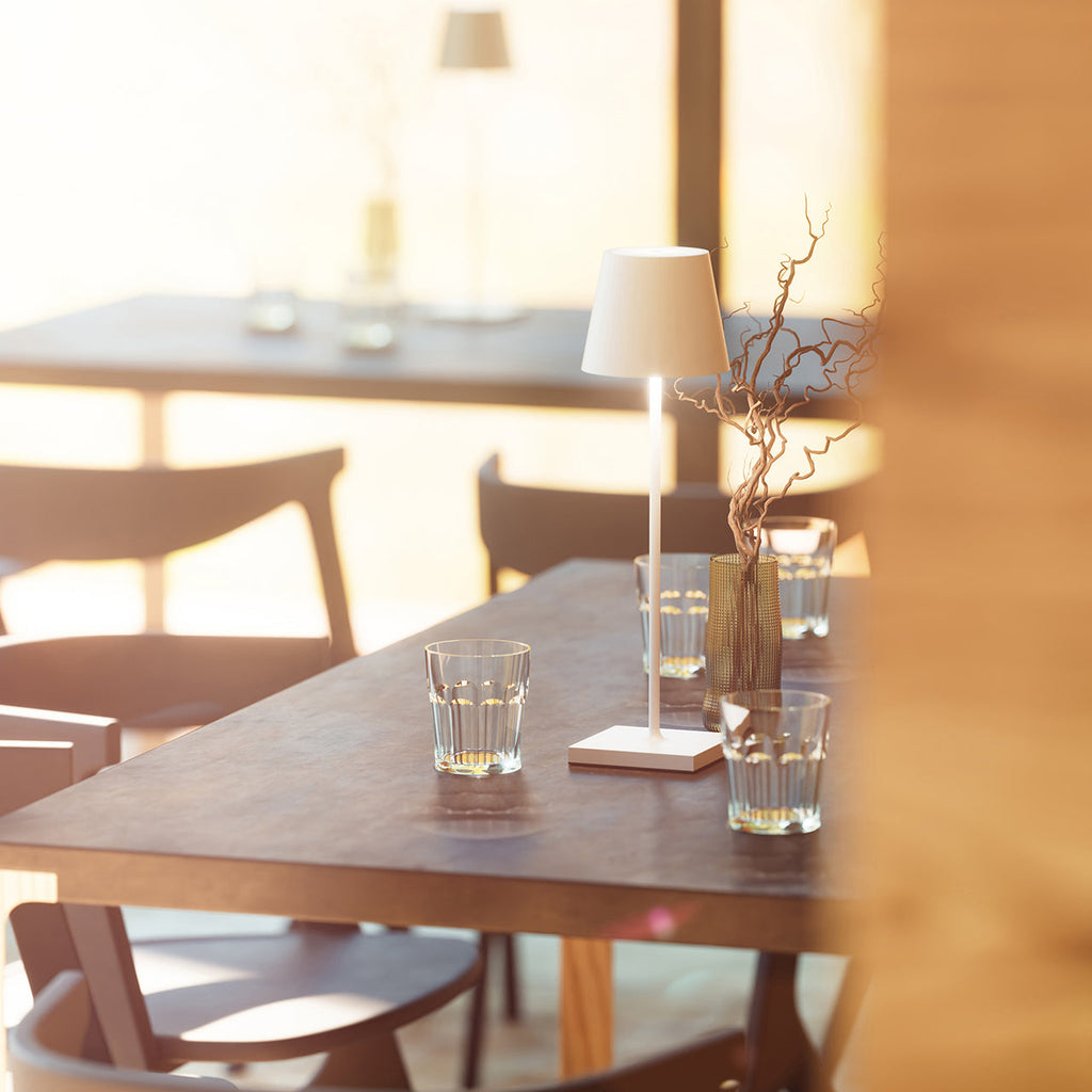 Aurello | Dimbar bordlampe med USB-C