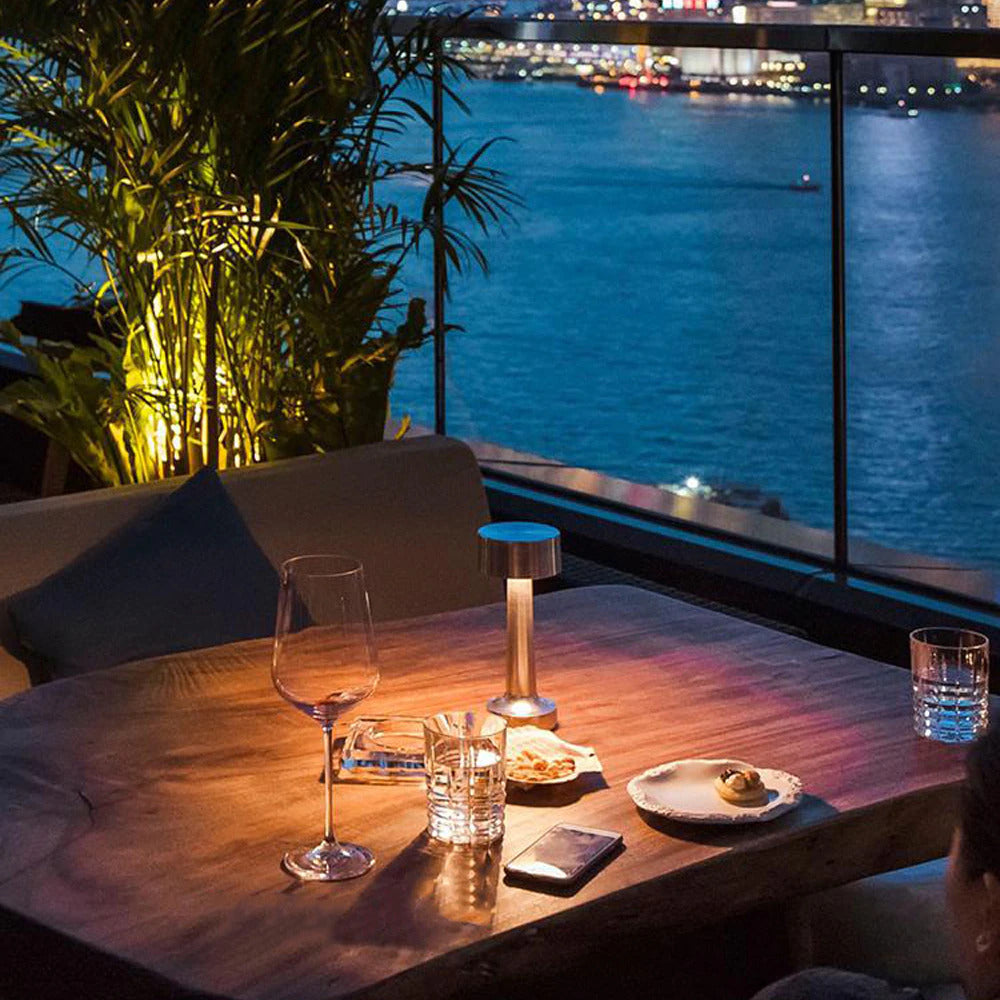 Lampada da tavolo LED elegante