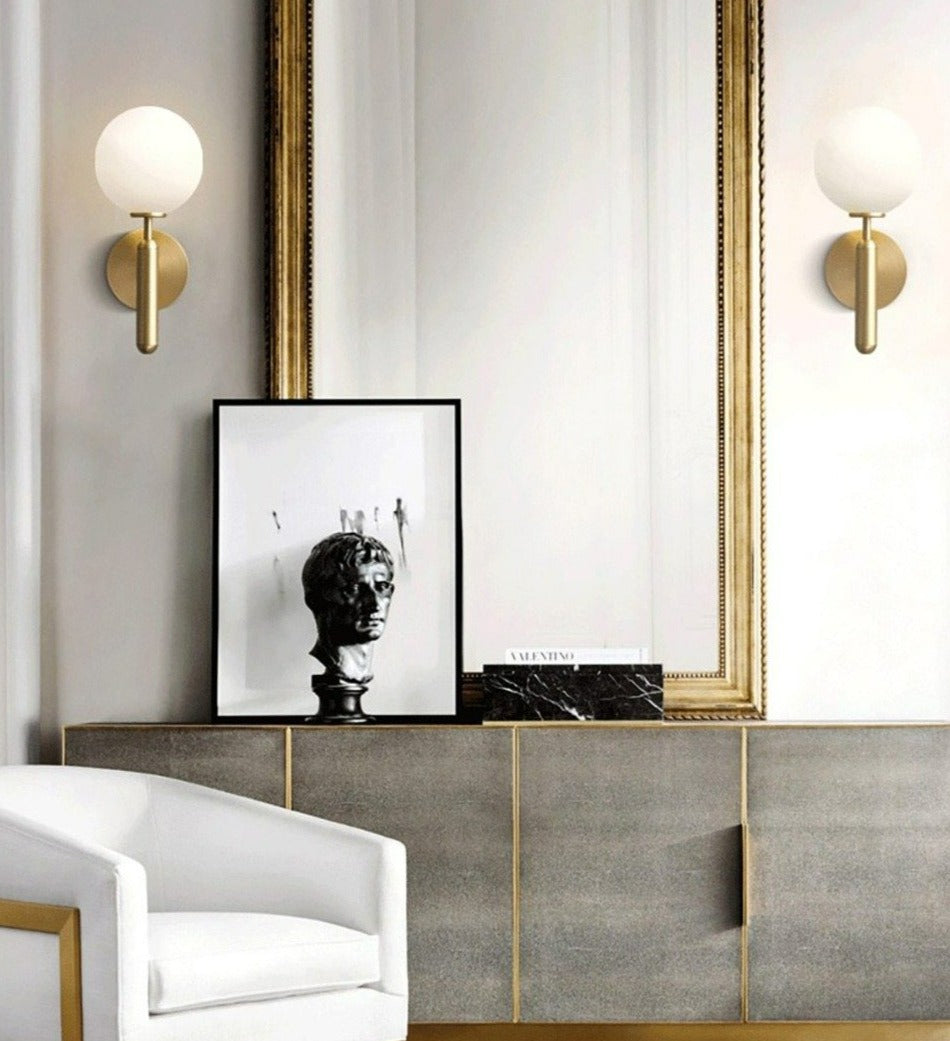 Avora | Modern glasglob vägglampa