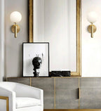 Avora | Modern glasglob vägglampa